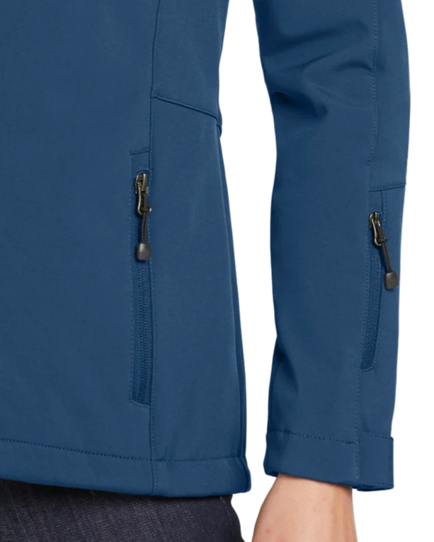 Closeup of a EB537 Eddie Bauer Ladies Hooded Soft Shell Parka